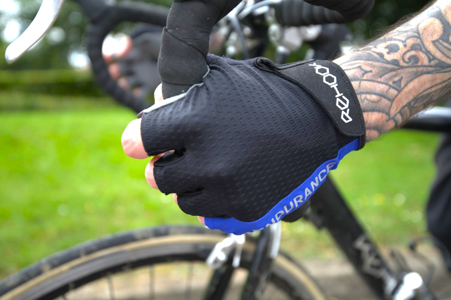 padded bicycle gloves Cycology Frida Short Black L Men Engineered for Control Comfort Crafted for riders who demand both precise handling and wearing freedom PRODUCT INFORMATION - Endurance Gel
